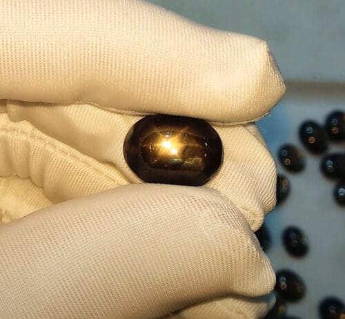 Đá sapphire đen sao tại VNJ