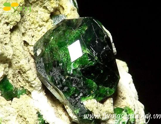 Hình ảnh bổ sung về Đá Demantoid