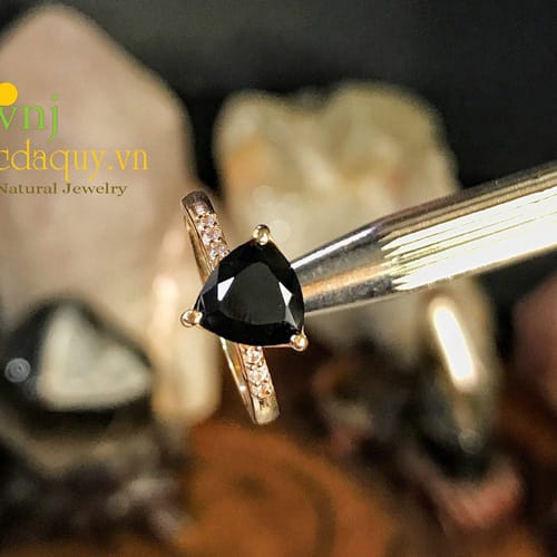 Nhẫn đá Sapphire đen NWS6