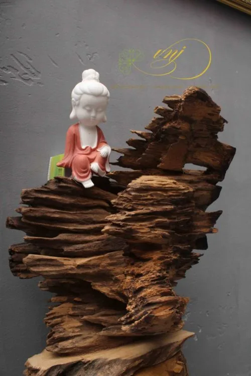 Phật Bà Ngồi Thiền Trên Lũa Gỗ Dổi LTN-B001