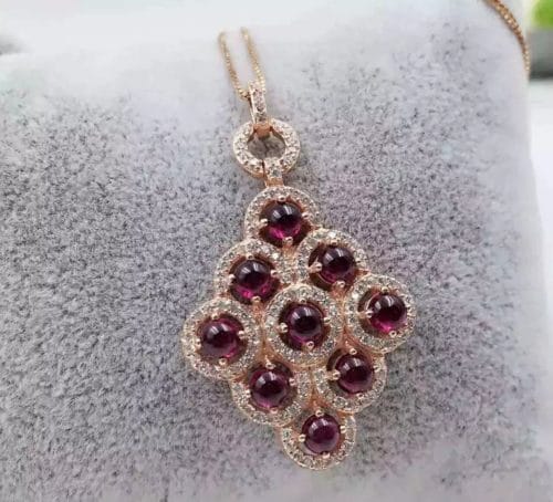 Mặt dây chuyền đá Garnet