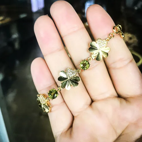 Lắc Tay Cỏ 4 Lá đá Peridot