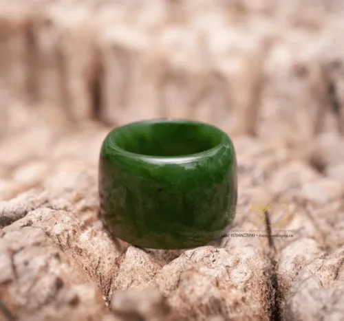 Nhẫn càn long đá ngọc bích