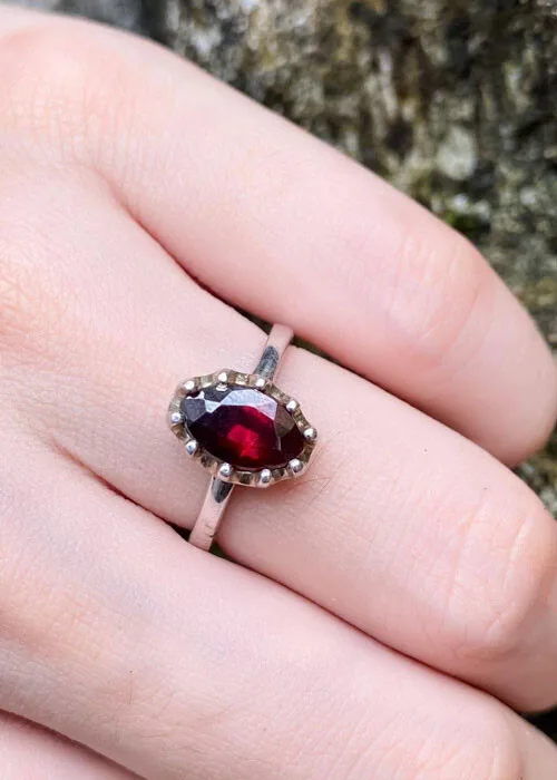 Nhẫn đá Garnet