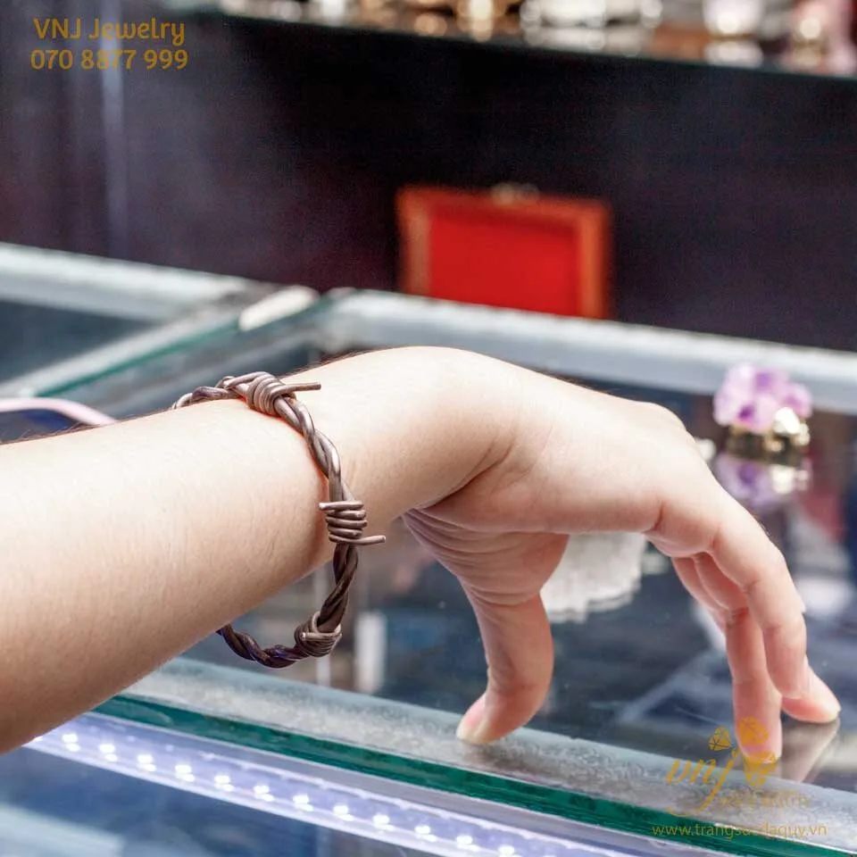 Lắc Vòng Tay Xoắn Dây Thép Gai (2)