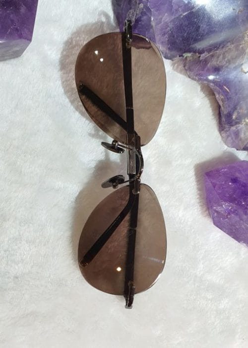 mắt kính bằng đá