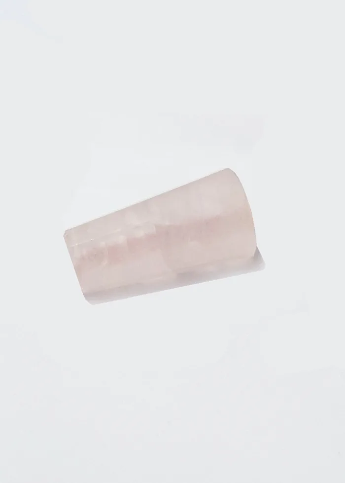 Charm đá thạch anh hồng thiên nhiên CDQH1