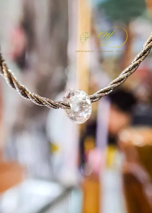 charm đá thạch anh trắng