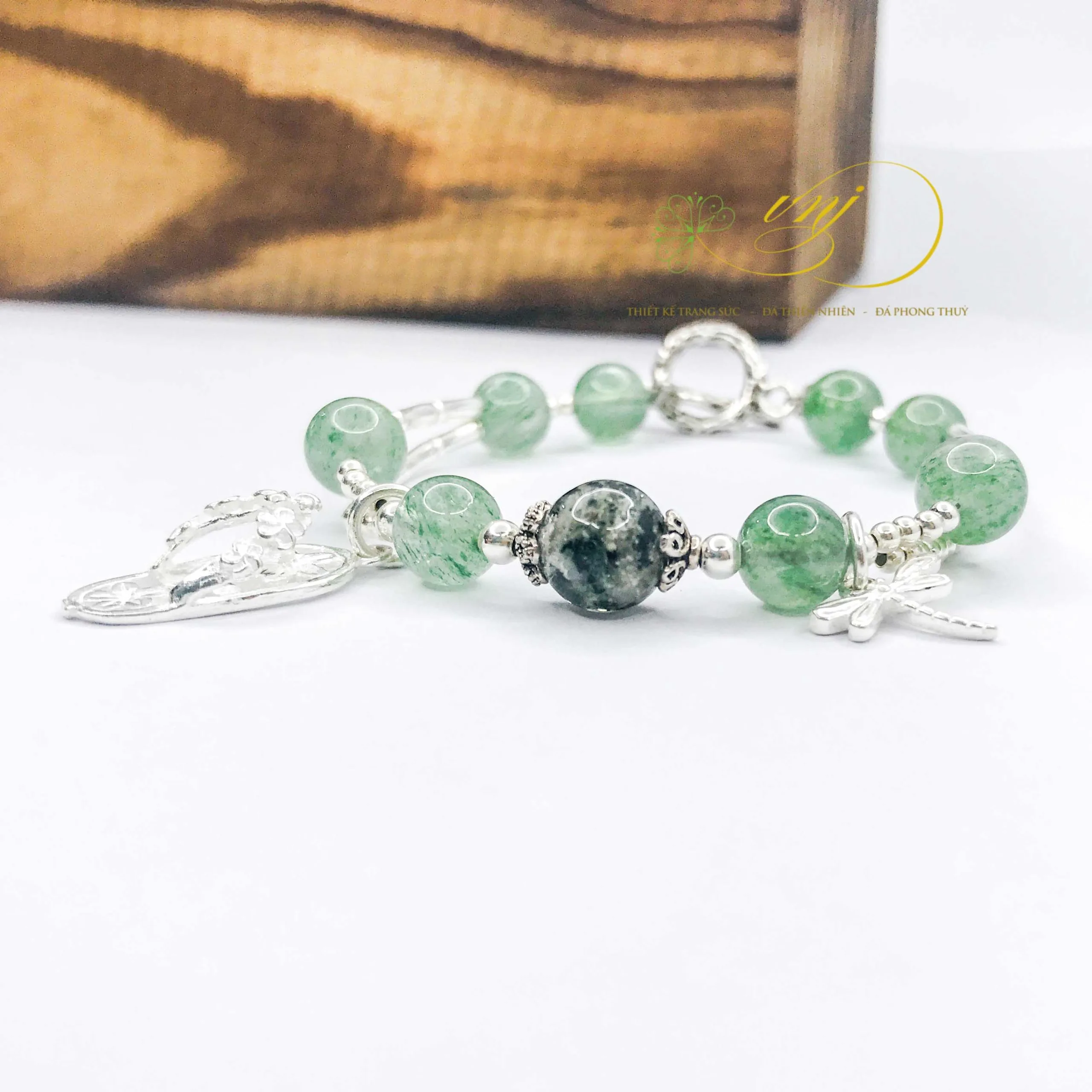 vòng tay thạch anh dâu tây xanh