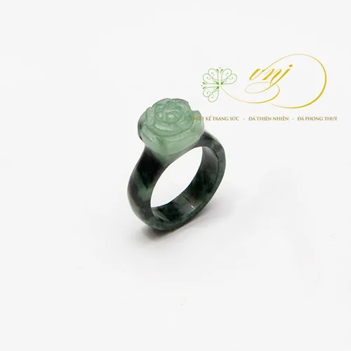 Nhẫn Cẩm Thạch Hoa Hồng Nguyên Khối