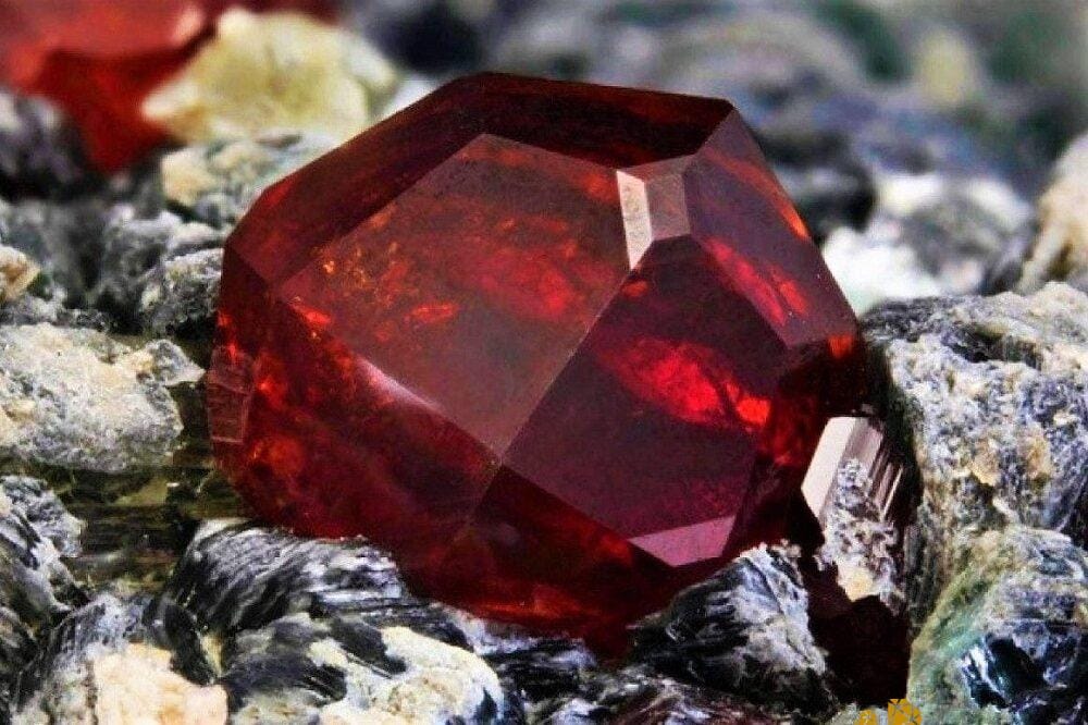 Đá Painite
