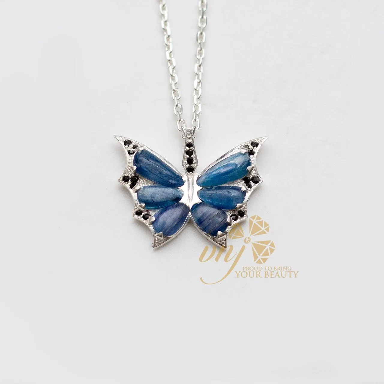 Mặt dây chuyền bướm