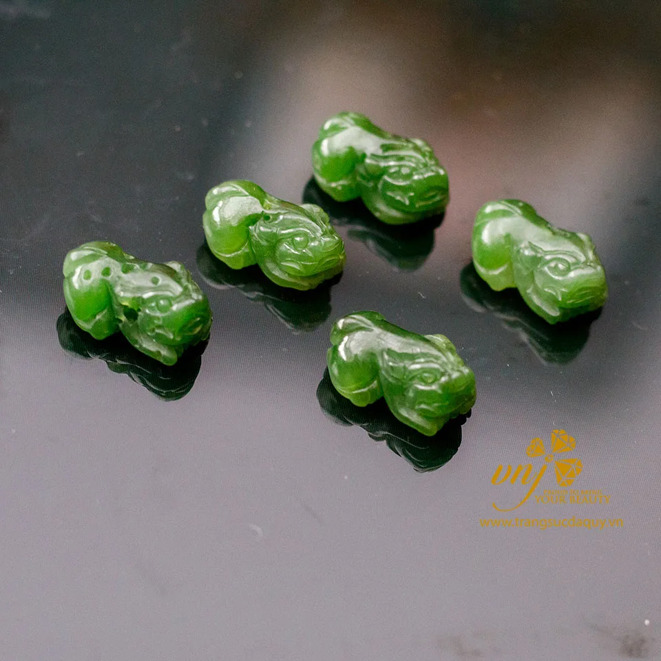 Trang sức đá quý Ty Huu Phong Thuy Ngoc Bich Nerphite Thien Nhien 2