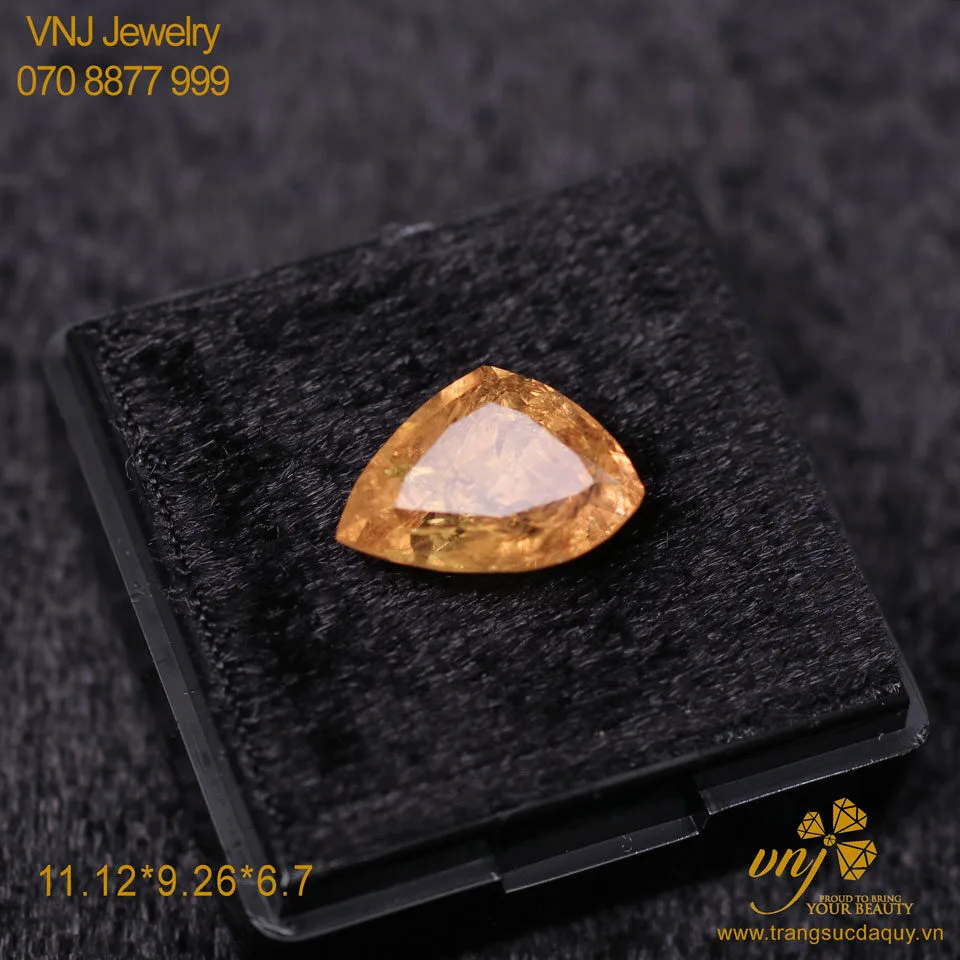Sapphire Tam Giác Vàng Mài Giác (2)