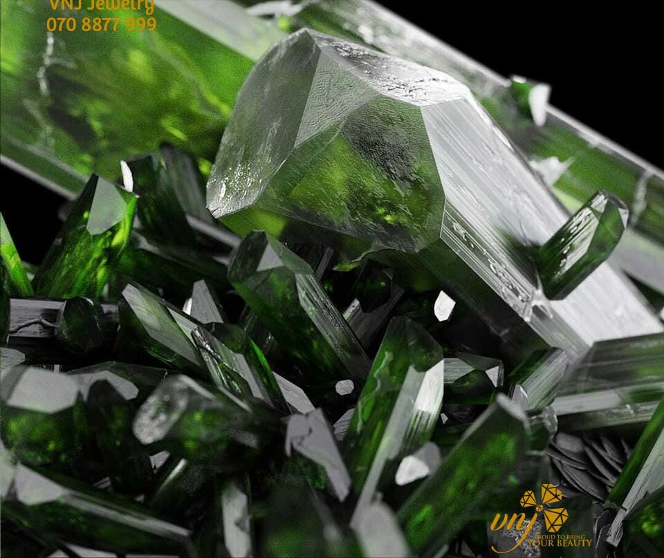 Đá Chrome Diopside Tinh Hoa Của Nét đẹp Tự Nhiên