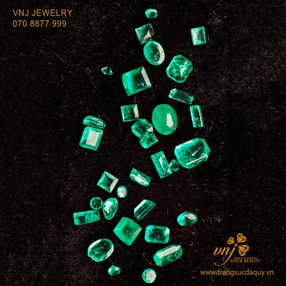 Emerald Tấm Thiên Nhiên