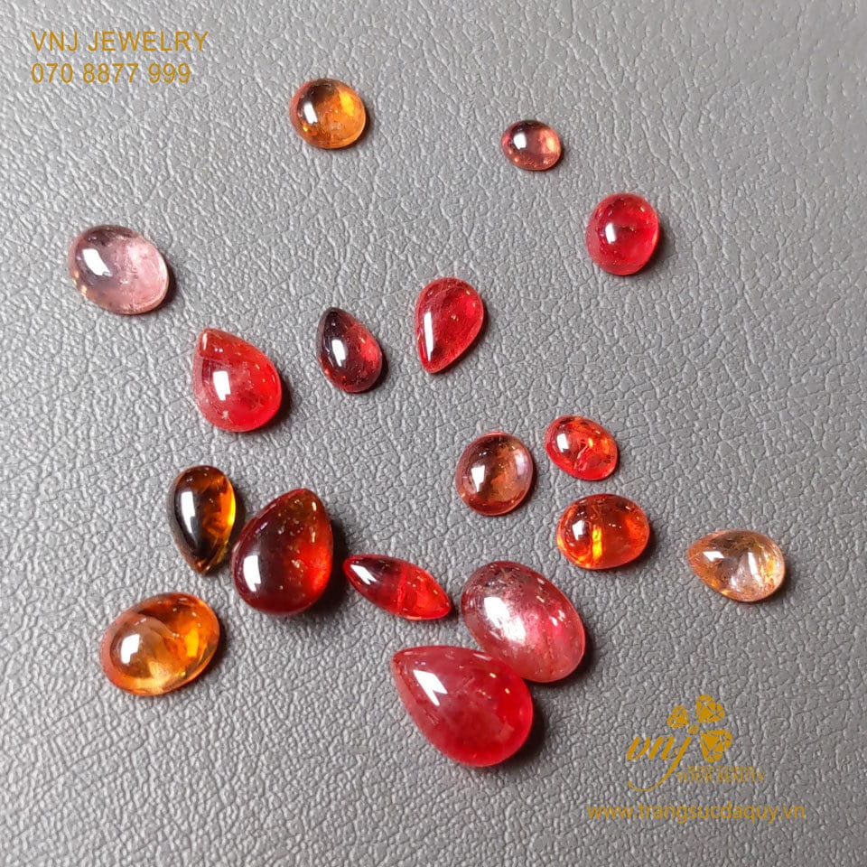 Sapphire Đỏ Thiên Nhiên Mài Trơn