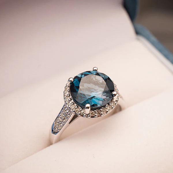 London Blue Topaz Engagement Rings Mobile 29ef4368 2bee 4454 Ad9d 8b8752f8e256 1080x