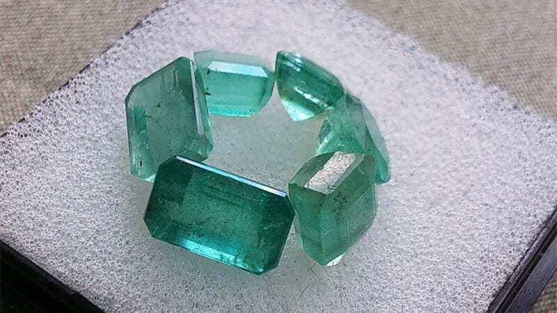 Đá Emerald – Ngọc Lục Bảo Là Loại Đá Gì?