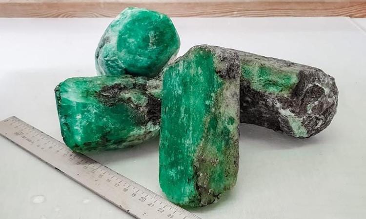 Đá Emerald – Ngọc Lục Bảo Là Loại Đá Gì?
