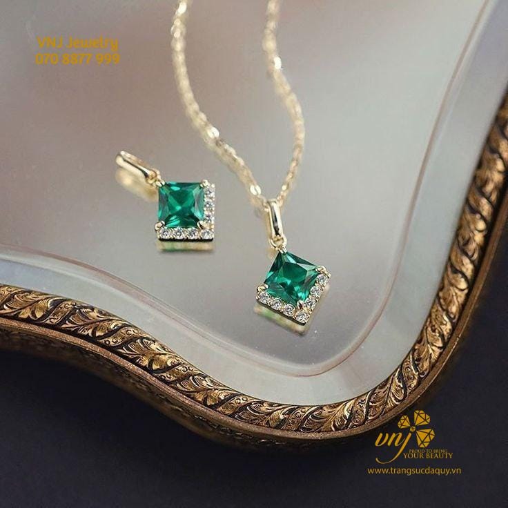 Bộ Trang Sức Bông Và Mặt Dây Đá Emerald BE01
