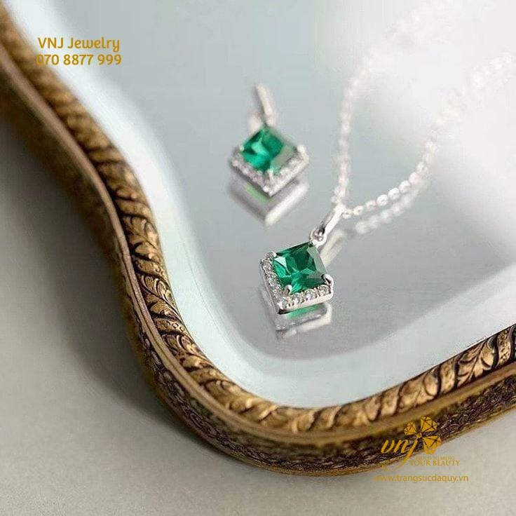 Bộ Trang Sức Bông Và Mặt Dây Đá Emerald BE01