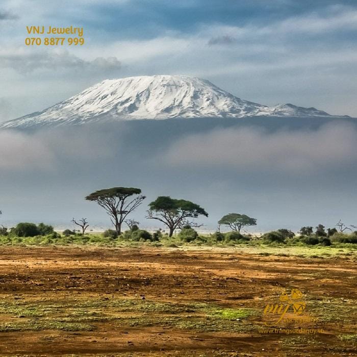 Chân núi Kilimanjaro, Tanzania, Nơi phát hiện ra nhiều đá quý nổi tiếng