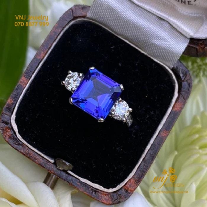 Đá Tanzanite Tính Chất Và Giá Cả Của Viên Đá Xanh Quý Hiếm