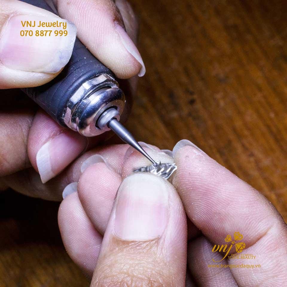 Vòng Ngọc Bị Bể Phải Làm Sao? Giải Pháp Cho Những Chiếc Vòng Nguyên Khối