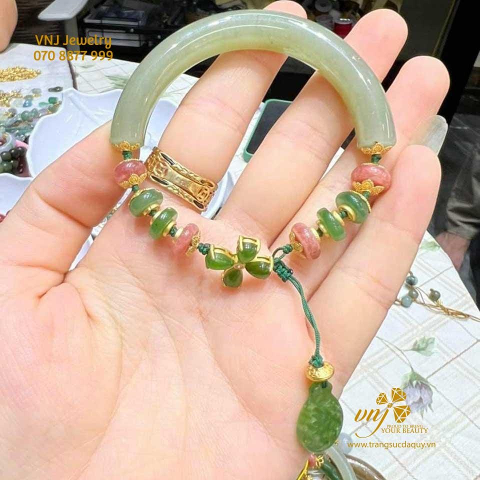 Vòng Ngọc Bị Bể Phải Làm Sao? Giải Pháp Cho Những Chiếc Vòng Nguyên Khối