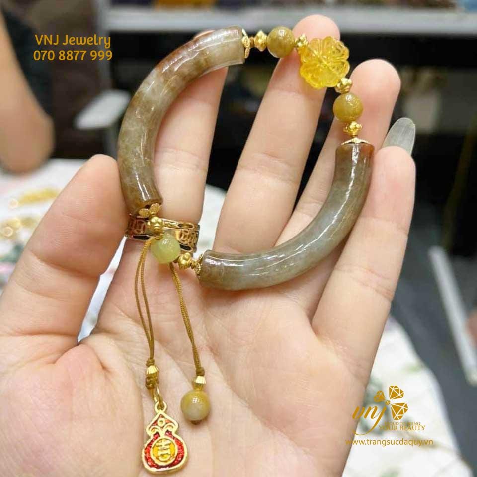 Vòng Ngọc Bị Bể Phải Làm Sao? Giải Pháp Cho Những Chiếc Vòng Nguyên Khối