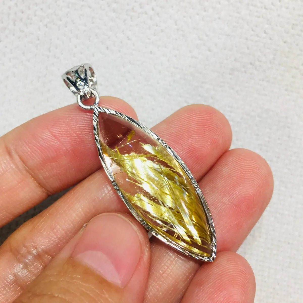 Thạch Anh Tóc Vàng - Khám Phá Nguồn Gốc Ý Nghĩa Và Giá Cả 