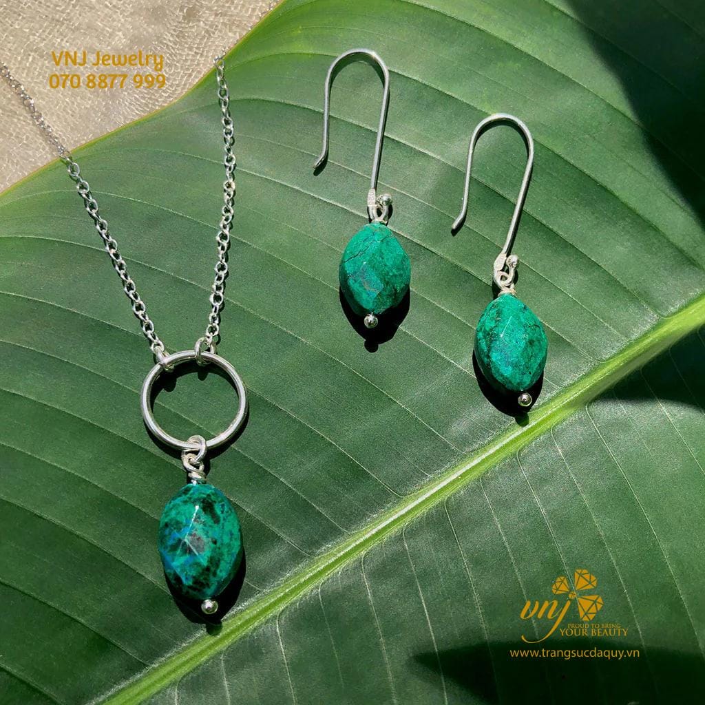 Chrysocolla - Viên Đá Quý Với Màu Xanh Rực Rỡ