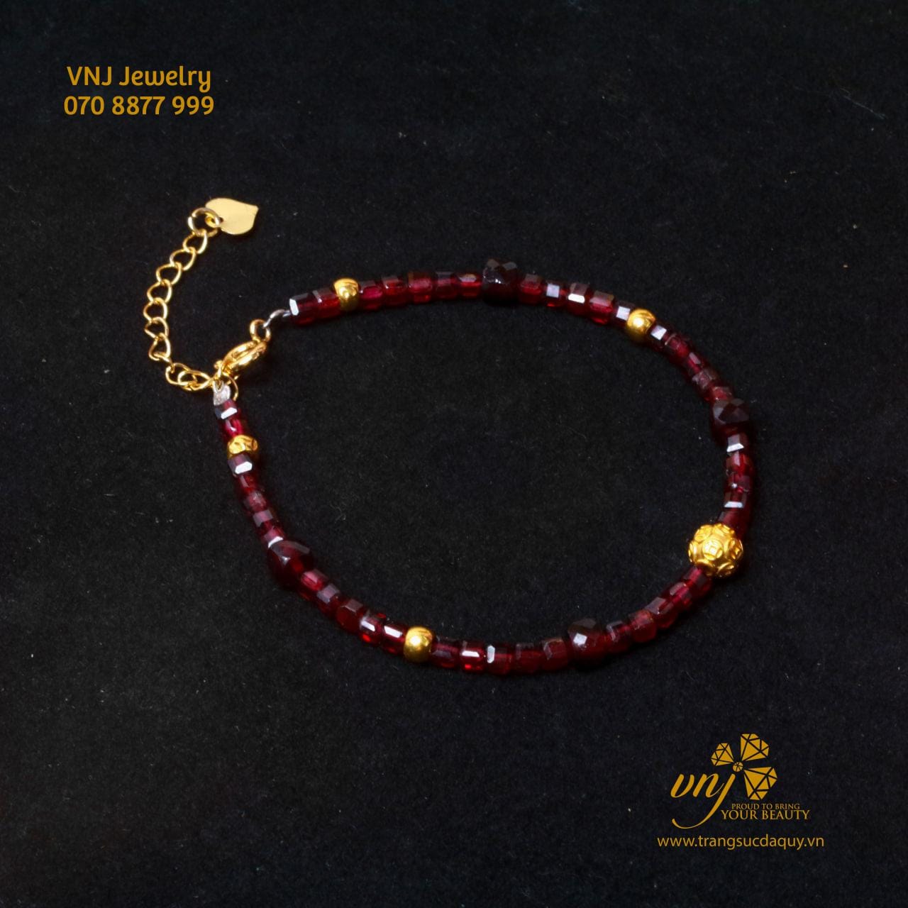 Vòng Tay Garnet Mix Charm Vàng VCG9