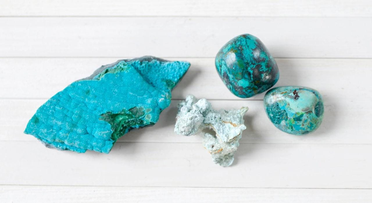Chrysocolla - Viên Đá Quý Với Màu Xanh Rực Rỡ