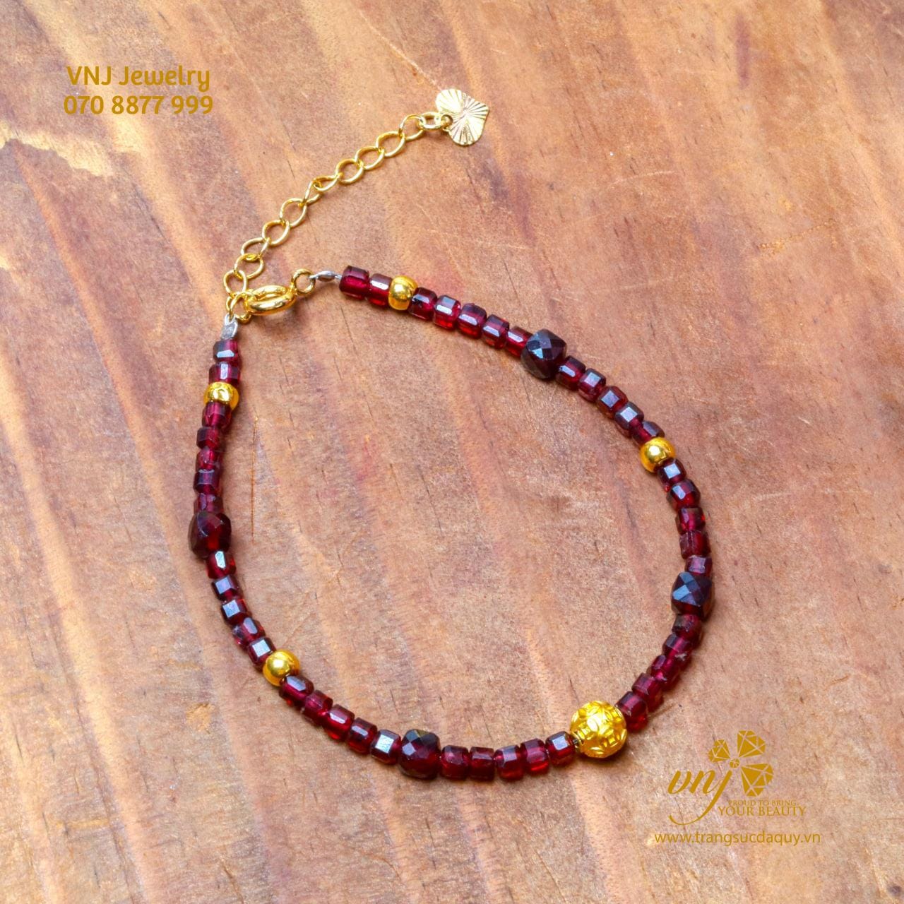 Vòng Tay Garnet Mix Charm Vàng VCG9