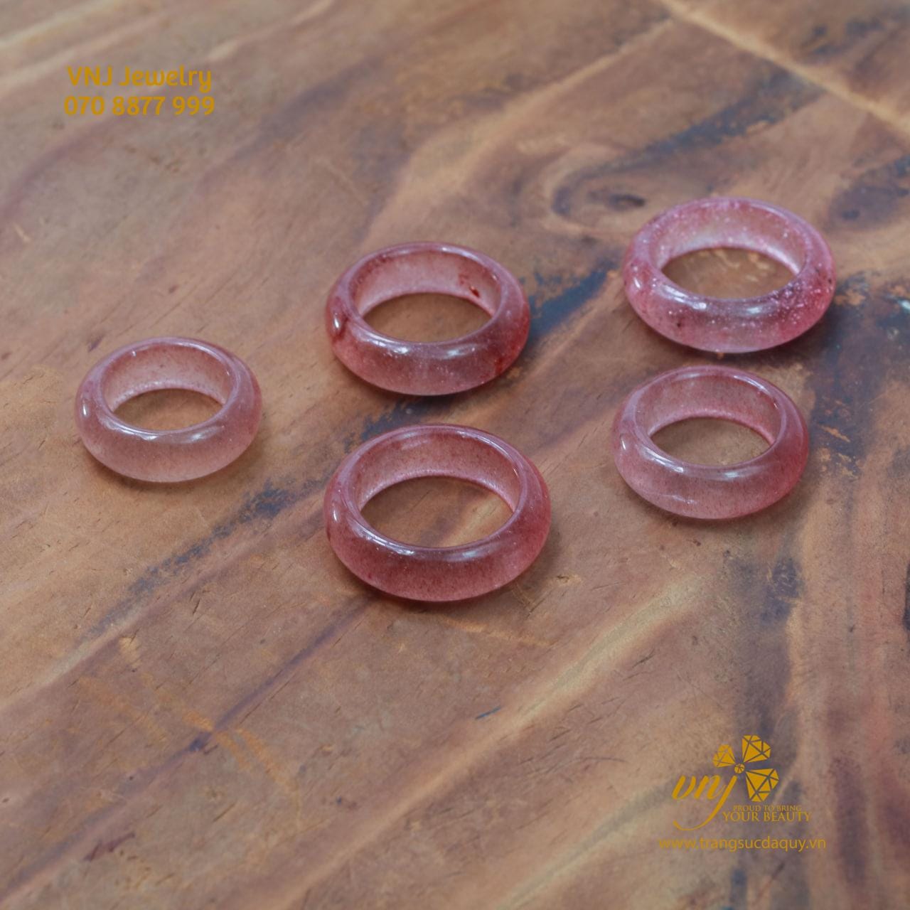Nhẫn Thạch Anh Hồng Dâu Nguyên Khối