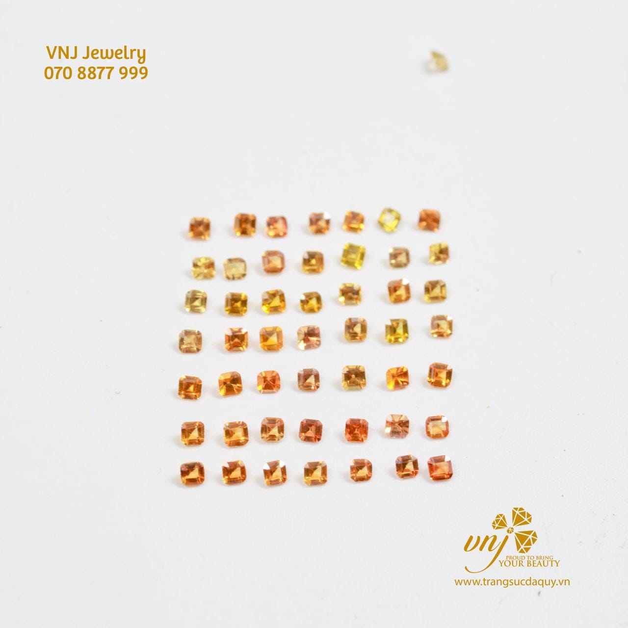 Sapphire Vàng Tấm Cắt Giác Vuông VJS118