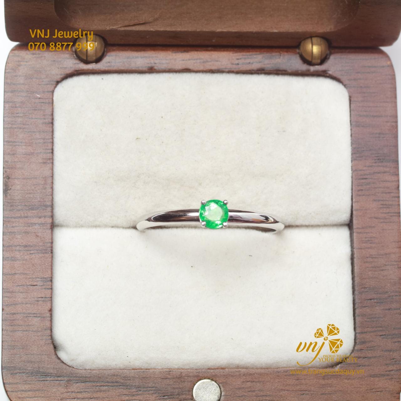 Nhẫn Đá Emerald Đơn Giản NWE9