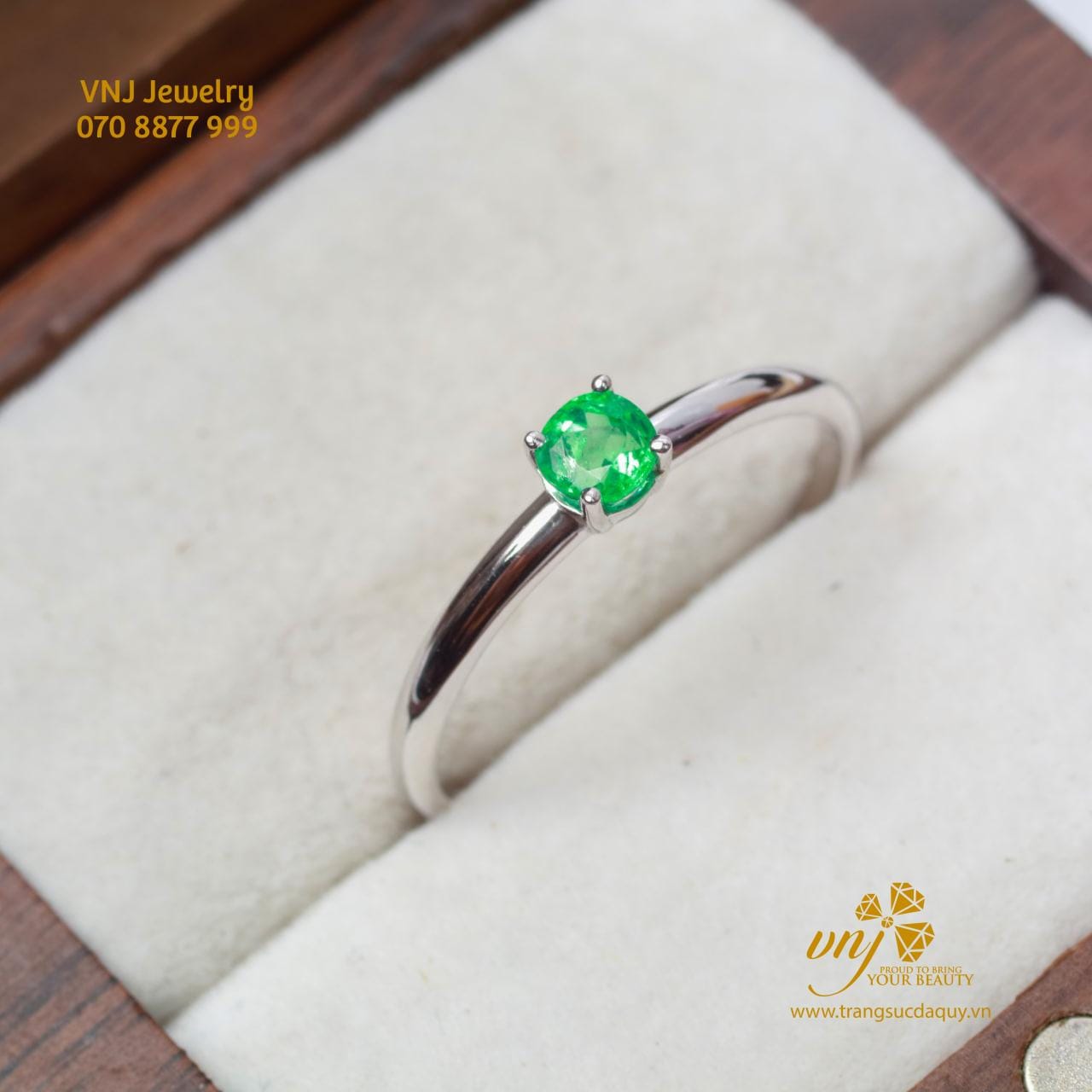 Nhẫn Đá Emerald Đơn Giản NWE9