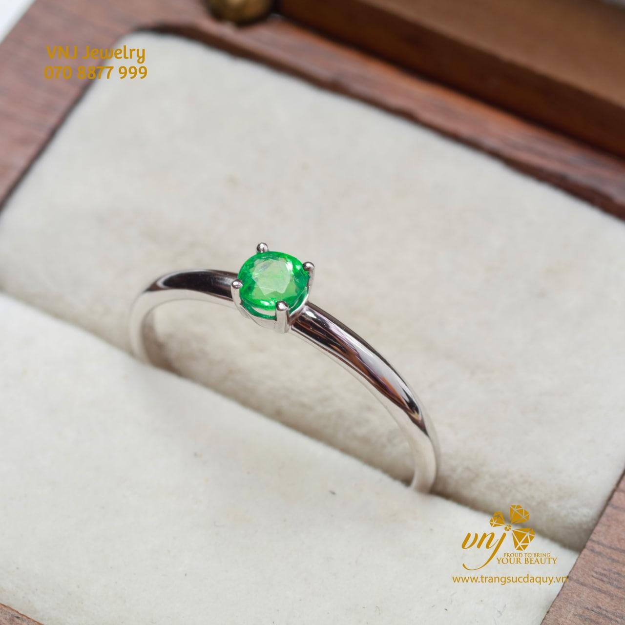 Nhẫn Đá Emerald Đơn Giản NWE9