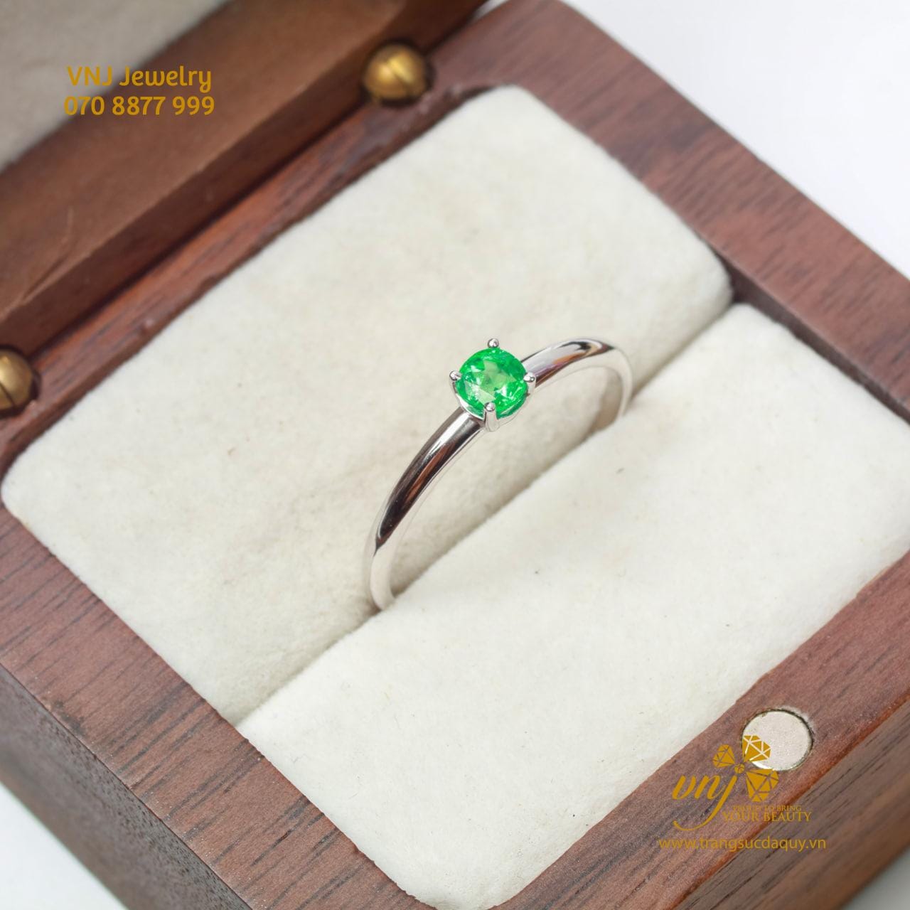 Nhẫn Đá Emerald Đơn Giản NWE9