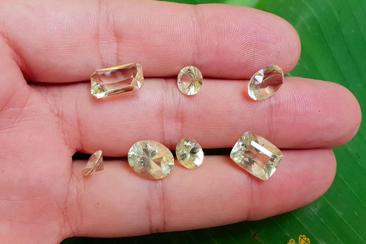 Orthoclase Là Đá Gì ? Khám Phá Ý Nghĩa Và Công Dụng