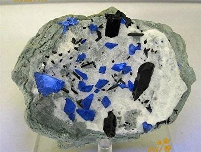 Đá Benitoite - Nguồn Gốc Công Dụng Và Giá Cả