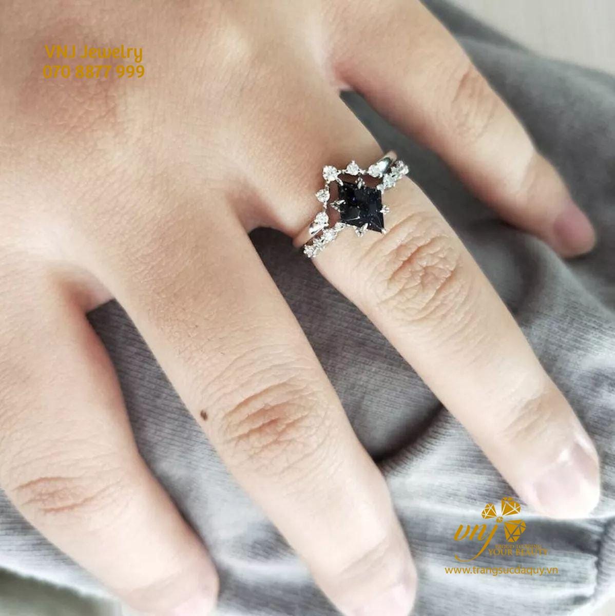 Nhẫn Double Đá Sapphire Đen NWS35