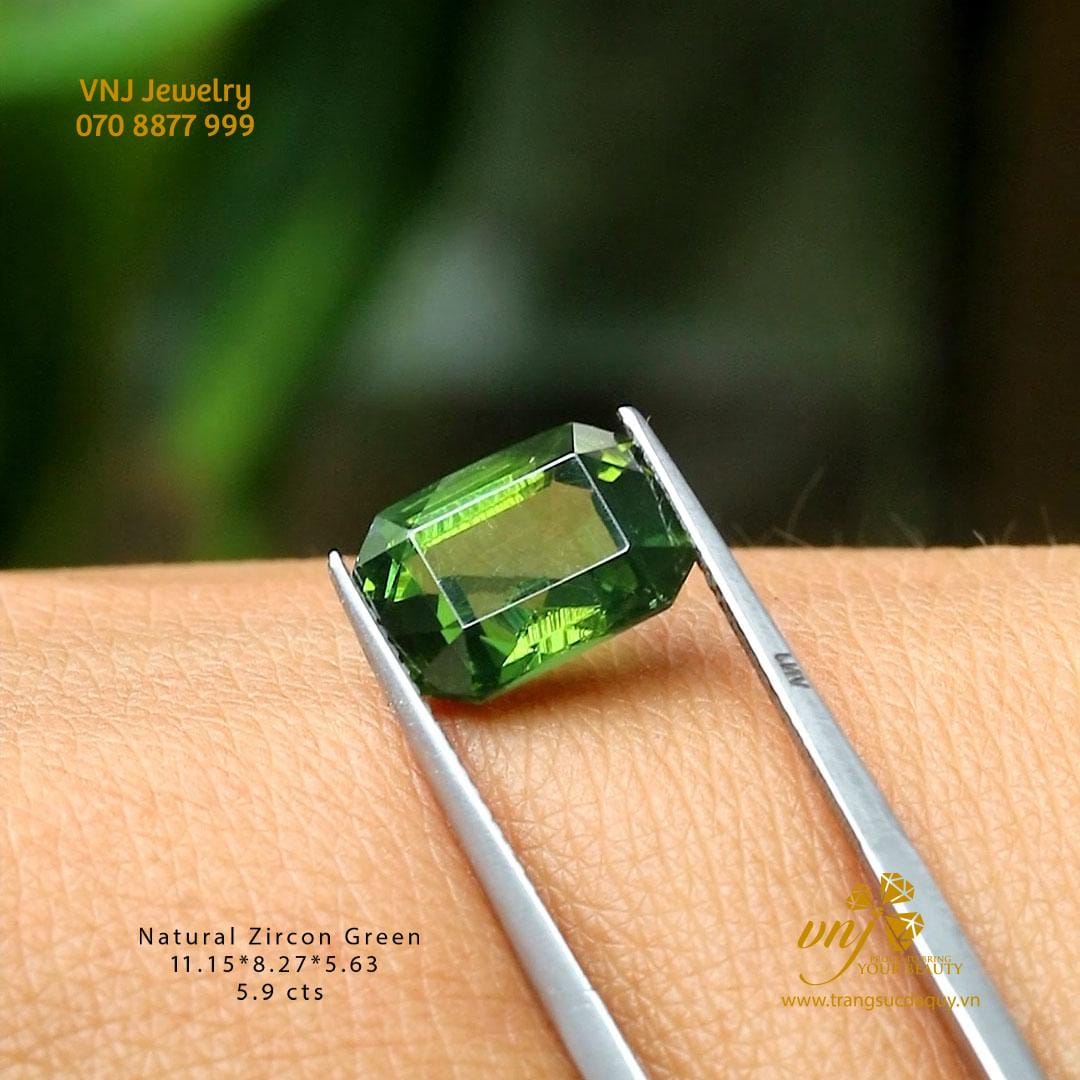 Đá Zircon Xanh Lá Thiên Nhiên DQZ16