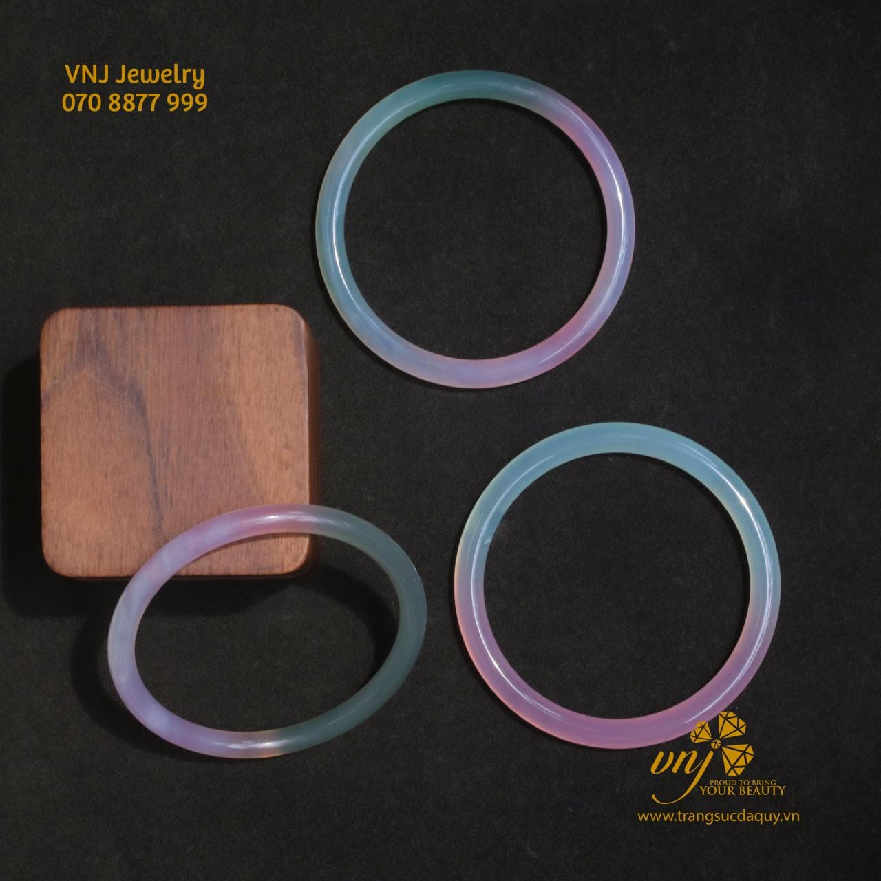 Vòng Tay Chalcedony Nguyên Khối VKMN10