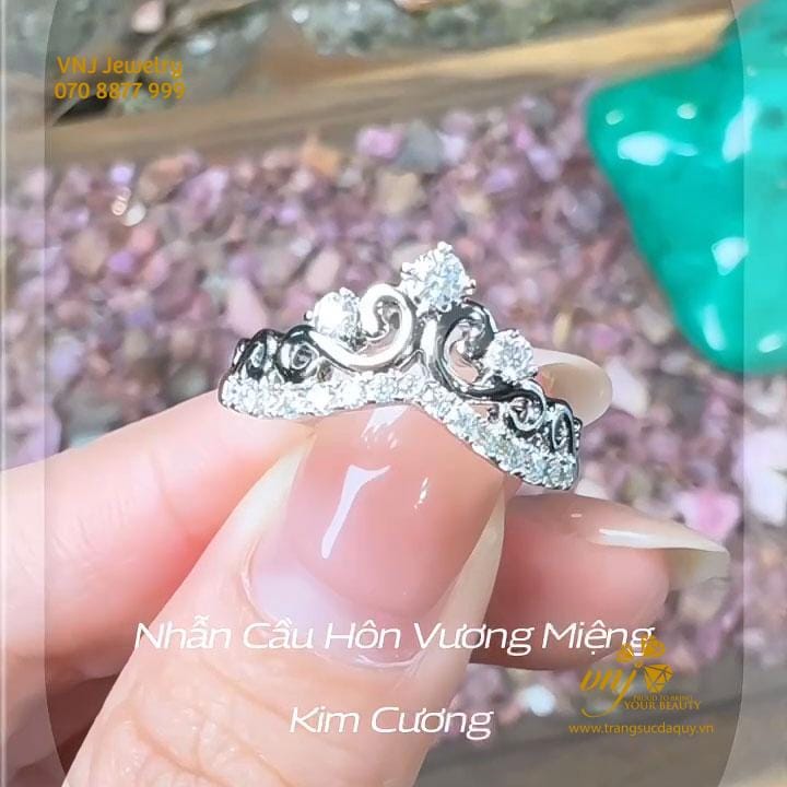 Nhẫn Cầu Hôn Vương Miện Kim Cương