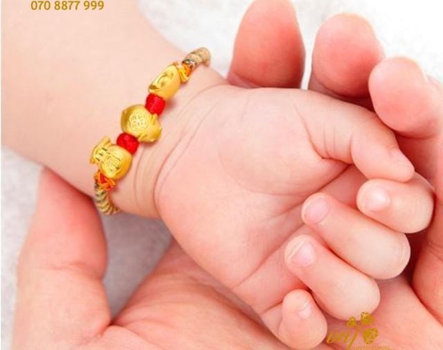 6 Món Trang Sức Cho Trẻ Em Mang Ý Nghĩa Phong Thủy Và May Mắn