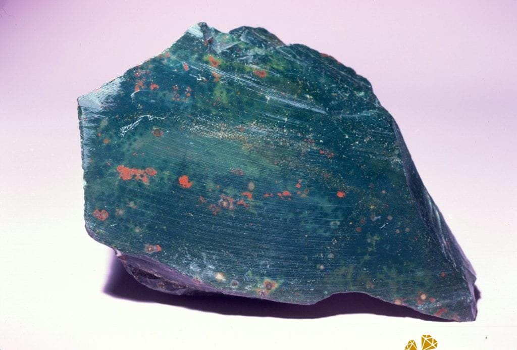 Đá Heliotrope (Bloodstone) - 6 Điều Thú Vị Về Lịch Sử và Công Dụng